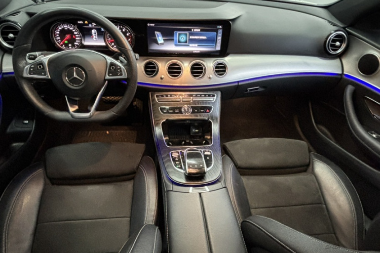 奔驰E级 2017款 E 200 运动型中控内饰7006
