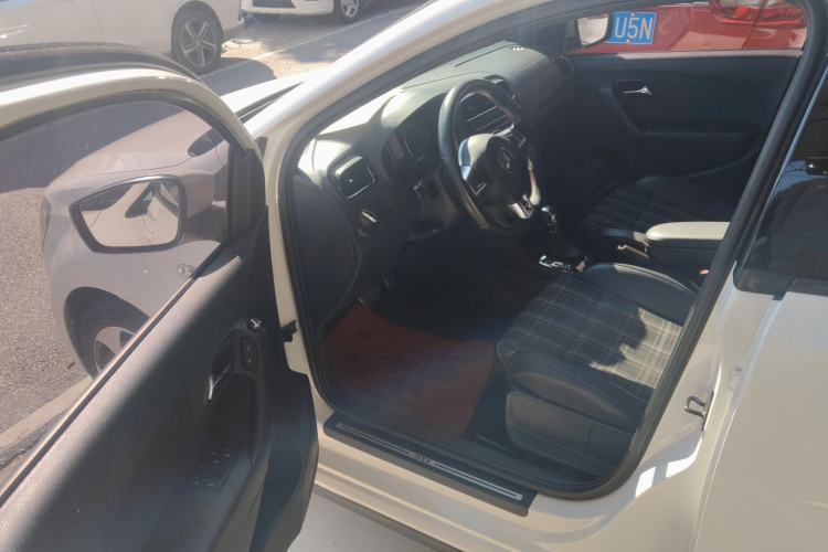 大众 Polo 2012款 1.4TSI GTI中控内饰20