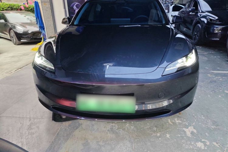 特斯拉 Model 3 2023款 长续航全轮驱动版车身外观2