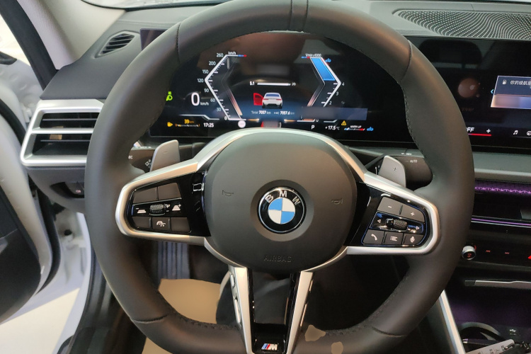 宝马3系 2025款 325i M运动套装中控内饰13