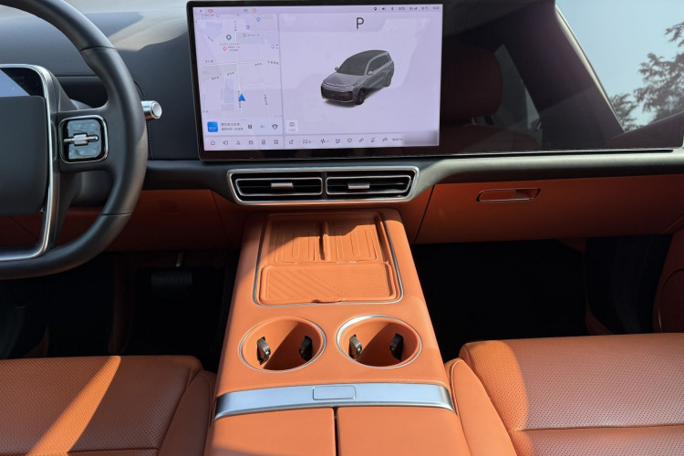 理想汽车 理想L8 2023款 Air中控内饰7004