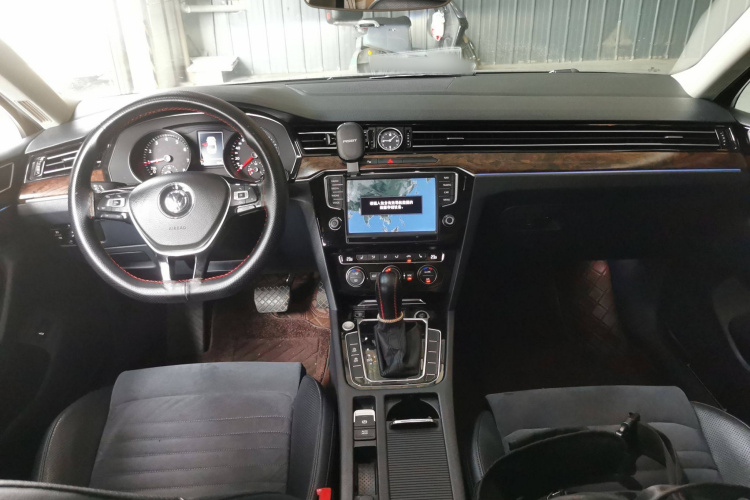 大众 迈腾 2017款 330TSI DSG 尊贵型中控内饰7002