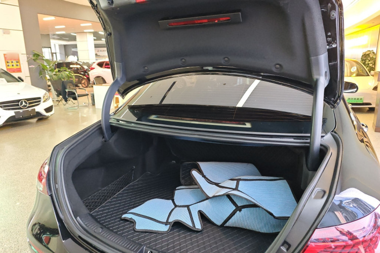 奔驰E级 2023款 改款 E 300 L 时尚型局部细节23