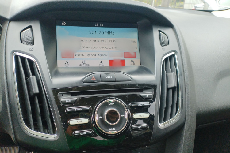 福特 福克斯 2015款 三厢 1.6L 自动风尚型局部细节16