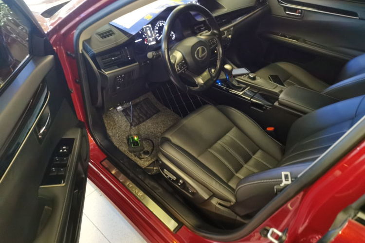 雷克萨斯ES 2015款 200 精英版中控内饰20