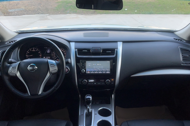 日产 天籁 2016款 改款 2.0L XL舒适版中控内饰7004