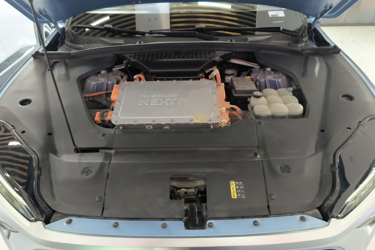 蔚来ES8 2018款 创始版机舱底盘24