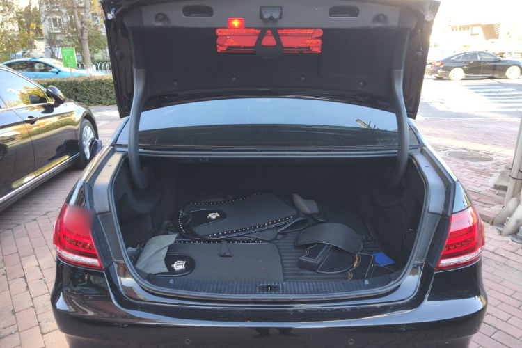 奔驰E级 2015款 E 260 L 运动型机舱底盘23