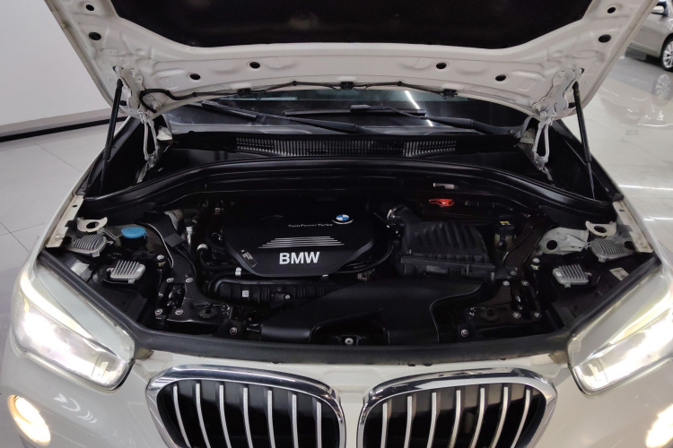 宝马X1 2018款 xDrive20Li 尊享型机舱底盘24