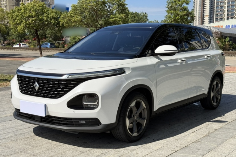宝骏RM-5 2019款 1.5T CVT 24小时在线尊贵型 7座车身外观6002