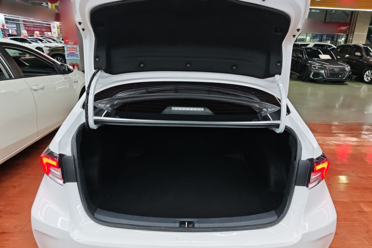 丰田 卡罗拉 2023款 1.8L 智能电混双擎 先锋版局部细节23