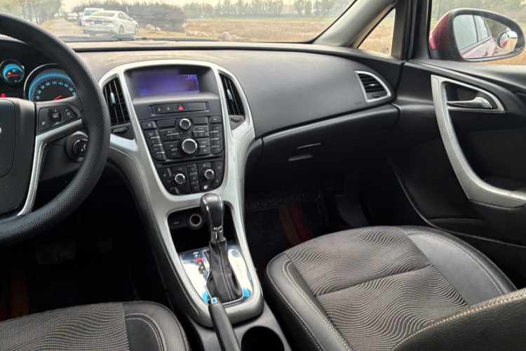 别克 英朗 2013款 XT 1.6T 自动时尚运动版局部细节16