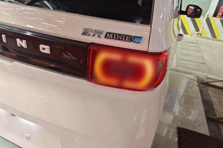 五菱汽车 宏光MINIEV 2021款 马卡龙臻享款 磷酸铁锂车身外观9