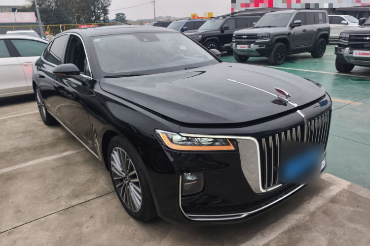 红旗H9 2022款 2.0T 智联旗享版车身外观3