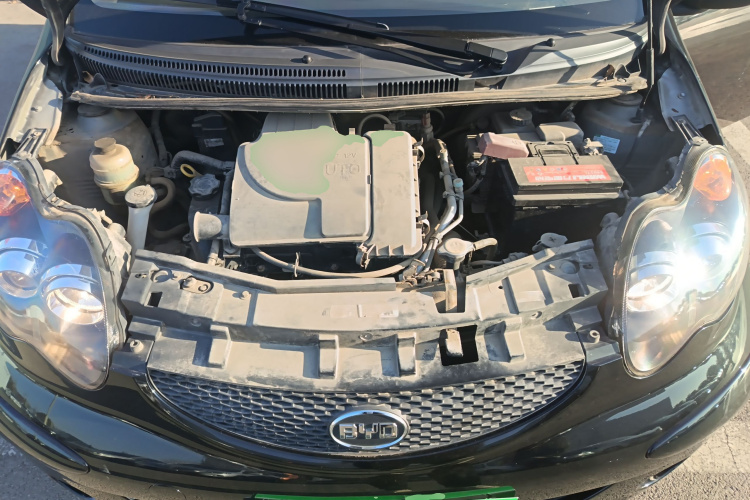 比亚迪F0 2012款 1.0L 悦酷型机舱底盘24