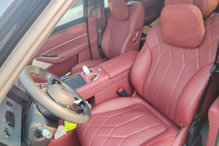 鸿蒙智行 问界M8 2025款 增程 Max+版 53.4kWh 6座版局部细节19