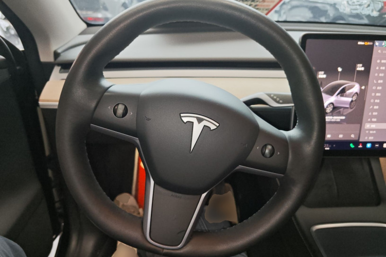 特斯拉 Model Y 2022款 改款 后轮驱动版中控内饰13