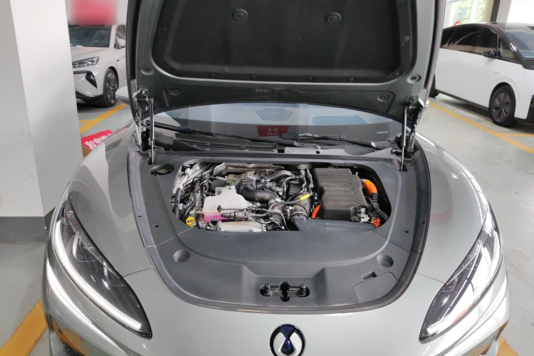 腾势Z9GT 2024款 1100四驱Ultra版机舱底盘24