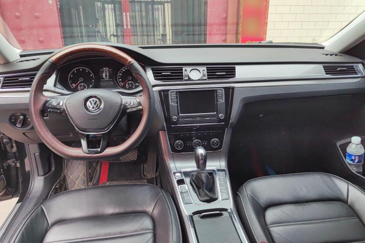 大众 帕萨特 2017款 330TSI DSG尊荣版中控内饰7003