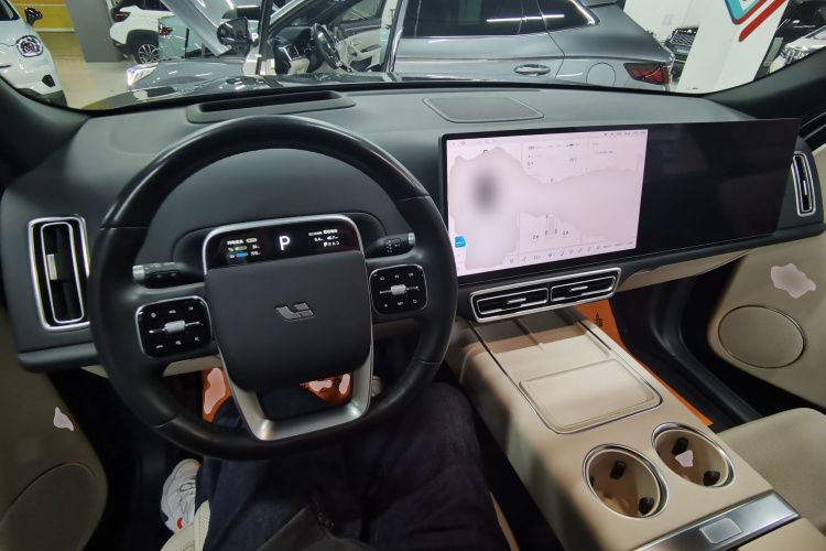理想汽车 理想L8 2023款 Pro中控内饰7002
