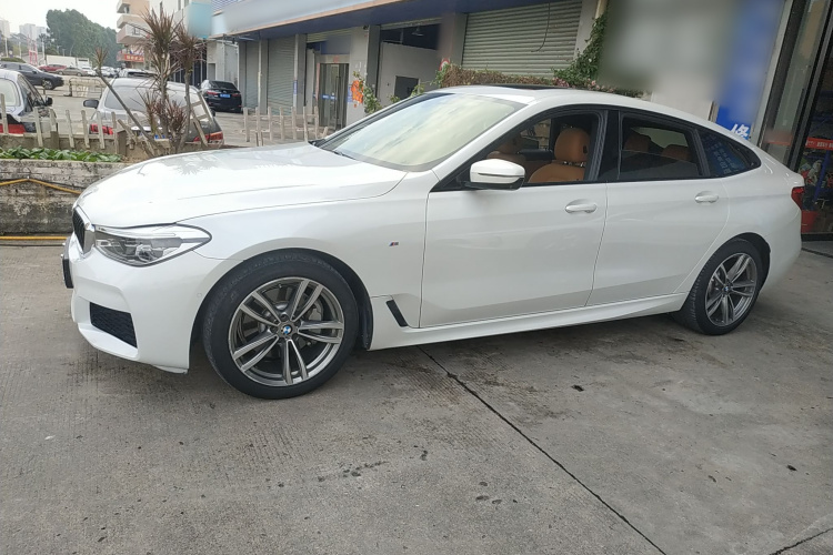 宝马6系GT 2019款 630i M运动套装车身外观4