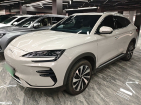 比亚迪 宋PLUS新能源 2023款 冠军版 EV 520KM 尊贵型