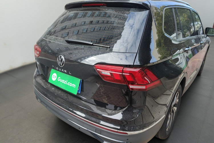 大众 途观L 2025款 出众款 300TSI 自动两驱龙腾版车身外观7