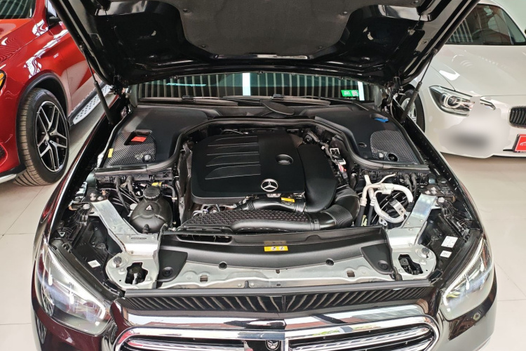 奔驰E级 2023款 E 300 L 豪华型机舱底盘24