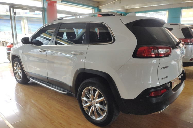 Jeep 自由光 2016款 2.4L 优越版车身外观6005