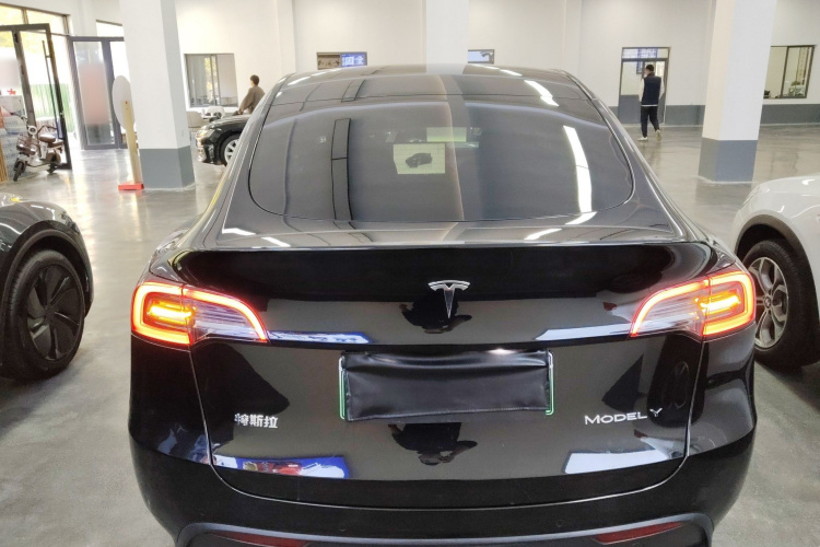 特斯拉 Model Y 2022款 改款 后轮驱动版车身外观6