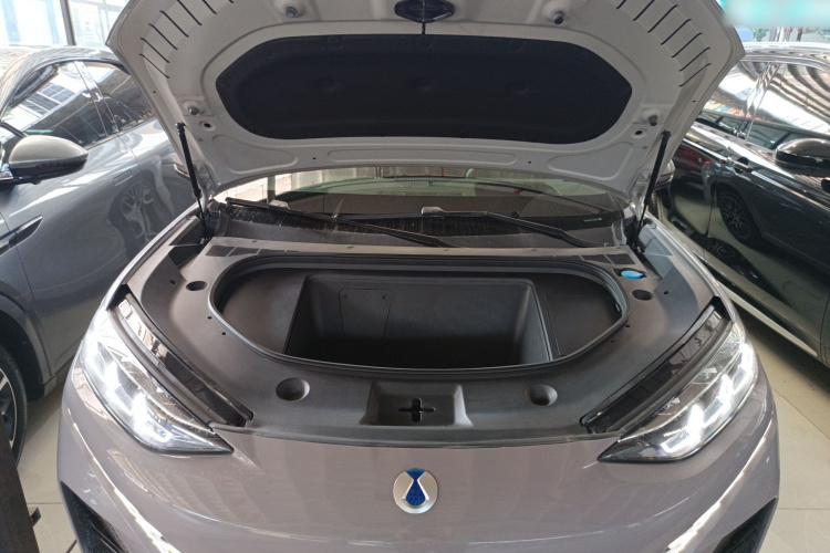 腾势N7 2023款 长续航性能版机舱底盘24