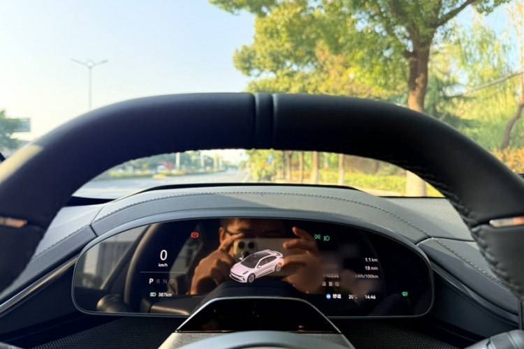 极氪001 2025款 WE版 100kWh 后驱中控内饰7008