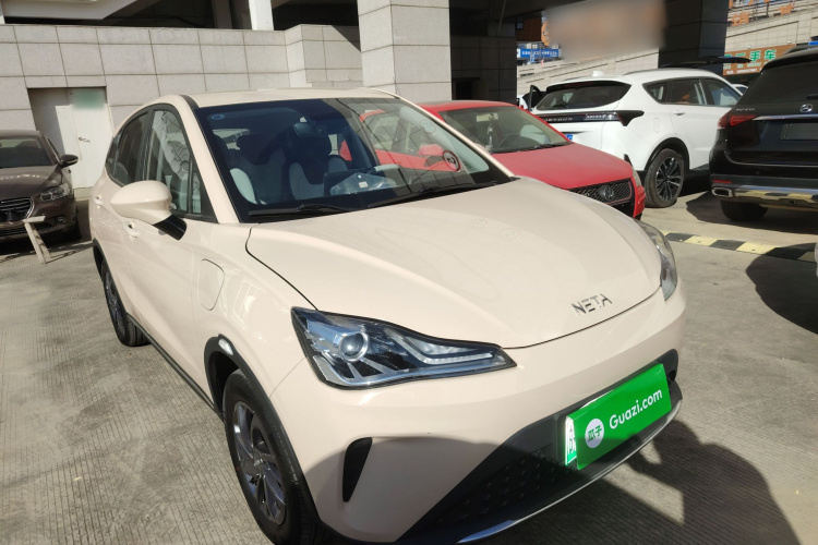 哪吒汽车 哪吒AYA 2023款 318 Lite车身外观3