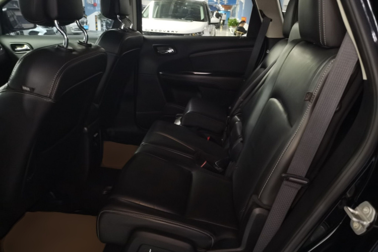 道奇 酷威 2014款 2.4L 两驱旅行版中控内饰21