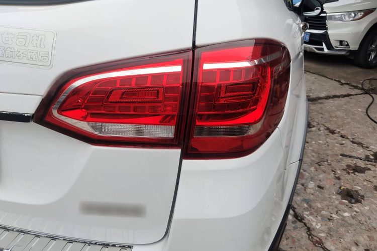 哈弗H6 2018款 红标 运动版 1.5T 自动两驱精英型车身外观9