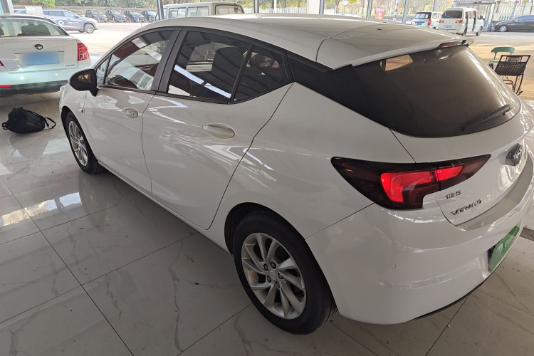 别克 威朗 2016款 两厢 15S 自动进取型车身外观4