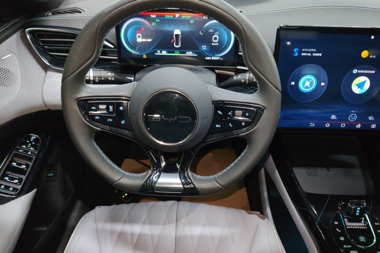 比亚迪 海豹 2022款 650km 四驱性能版中控内饰13