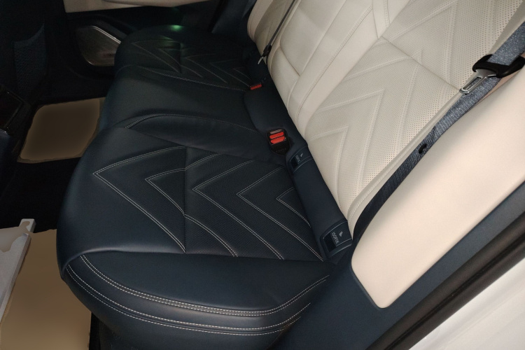 极氪001 2022款 长续航双电机 WE版中控内饰7004