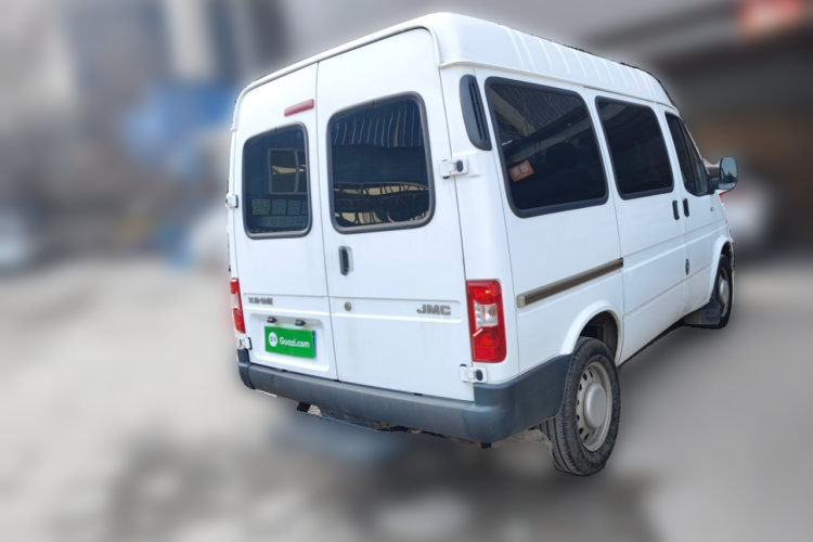 江铃 特顺 2021款 2.8T空间王金牛款短轴中高顶6座柴油国VI JX493车身外观7