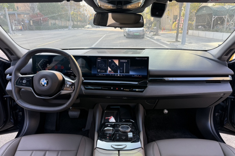 宝马5系 2024款 525Li 豪华套装中控内饰7002