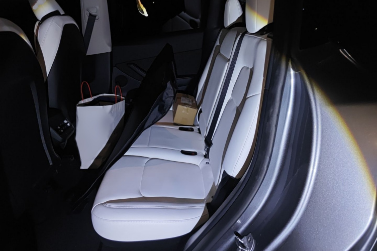 特斯拉 Model Y 2024款 后轮驱动版中控内饰7004