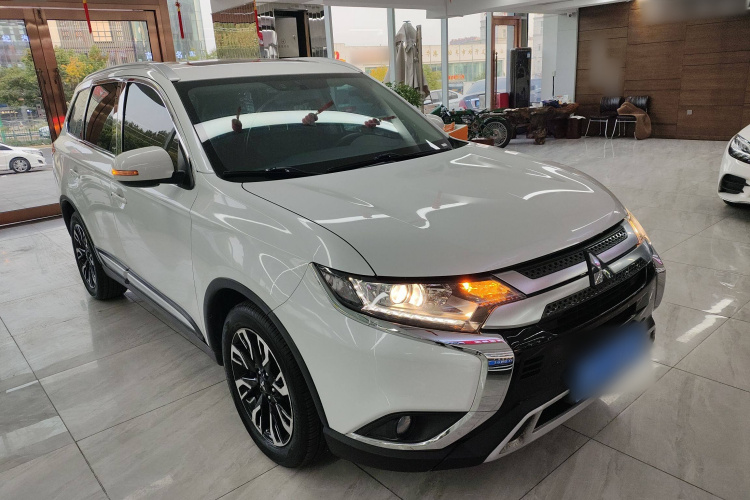 三菱 欧蓝德 2019款 2.0L 两驱畅享版 5座 国V车身外观6002