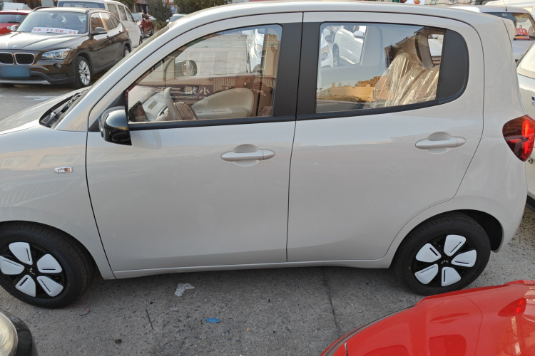 五菱汽车 宏光MINIEV 2025款 四门版 进阶款车身外观4