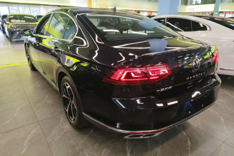 大众 迈腾 2023款 200万辆纪念版 330TSI DSG豪华型车身外观4