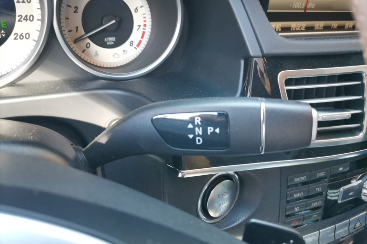 奔驰E级 2015款 E 320 L 运动型局部细节18