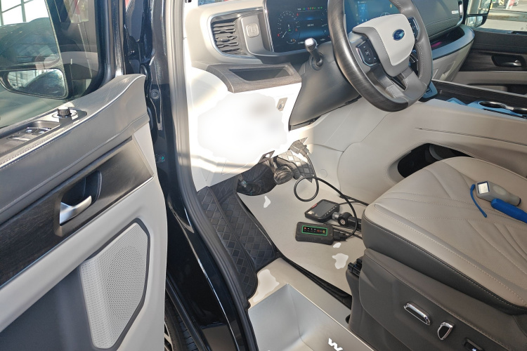 钧天 沃森威尔福特黑武士 2025款 2.0T 汽油巅峰版中控内饰7003