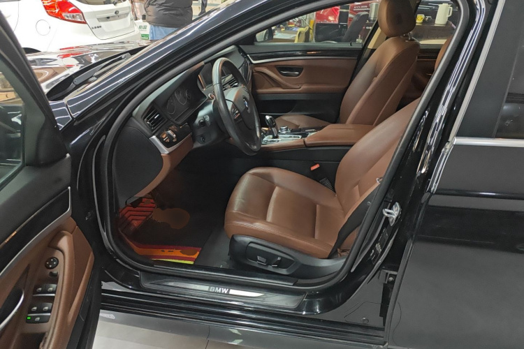 宝马5系(进口) 2015款 520i 典雅型中控内饰19