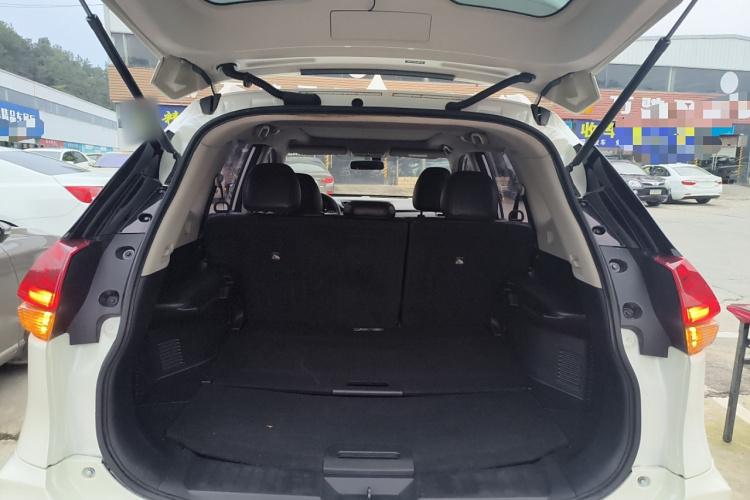 日产 奇骏 2017款 2.0L CVT舒适版 2WD机舱底盘23