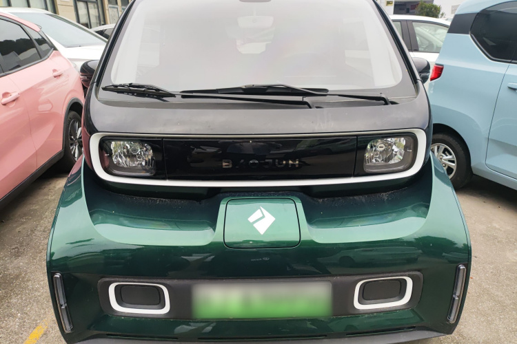 宝骏KiWi EV 2022款 设计师轻享版 三元锂车身外观2