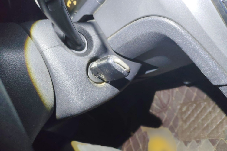 大众 朗逸 2013款 改款经典 1.6L 自动风尚版中控内饰7001